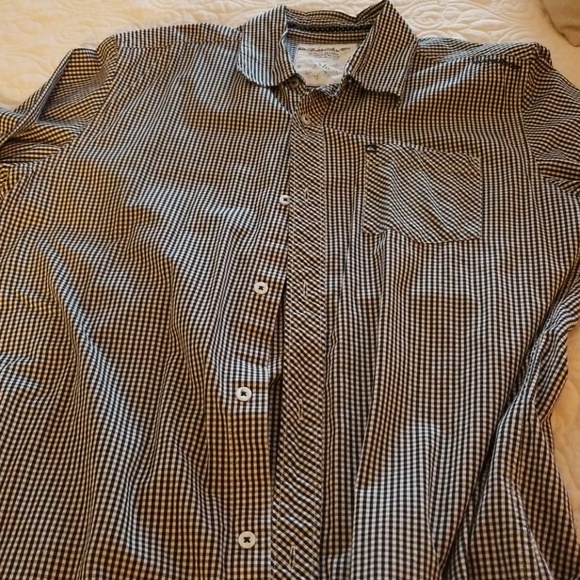 Large Quicksilver black and white button up - Picture 3 of 4